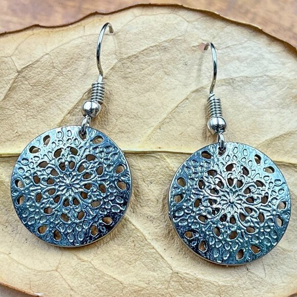 Flower Pattern Cut Out Dangle Earrings - Picture 1 of 7